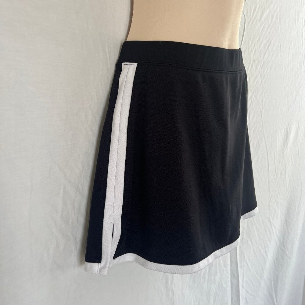 Nike Tennis Skirt with Built-in Shorts – Ladies S / Girls XL – Black & White - Picture 5 of 16